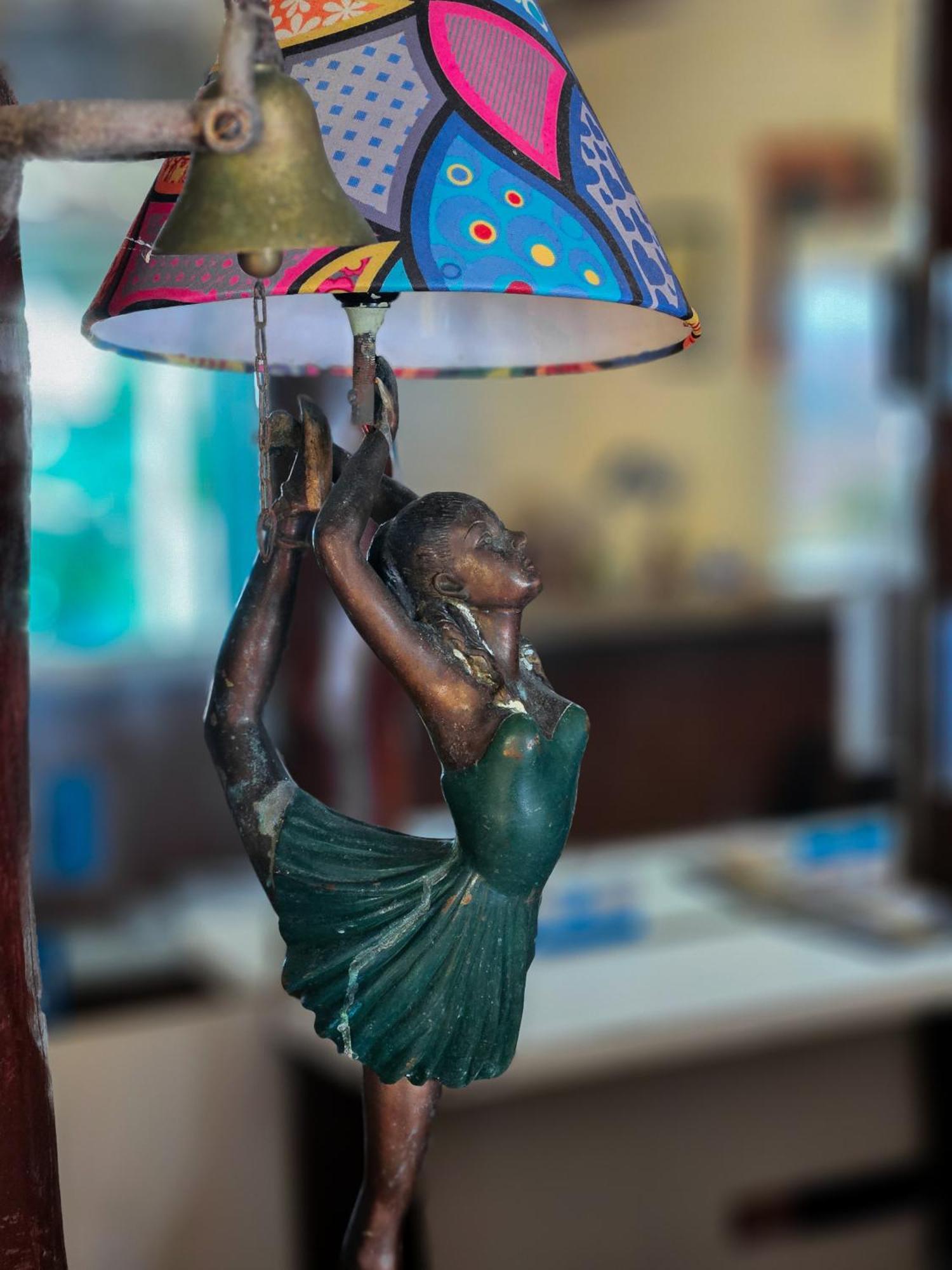 Bella Vista Ocean View Hotell Búzios Eksteriør bilde A lamp in the shape of a woman