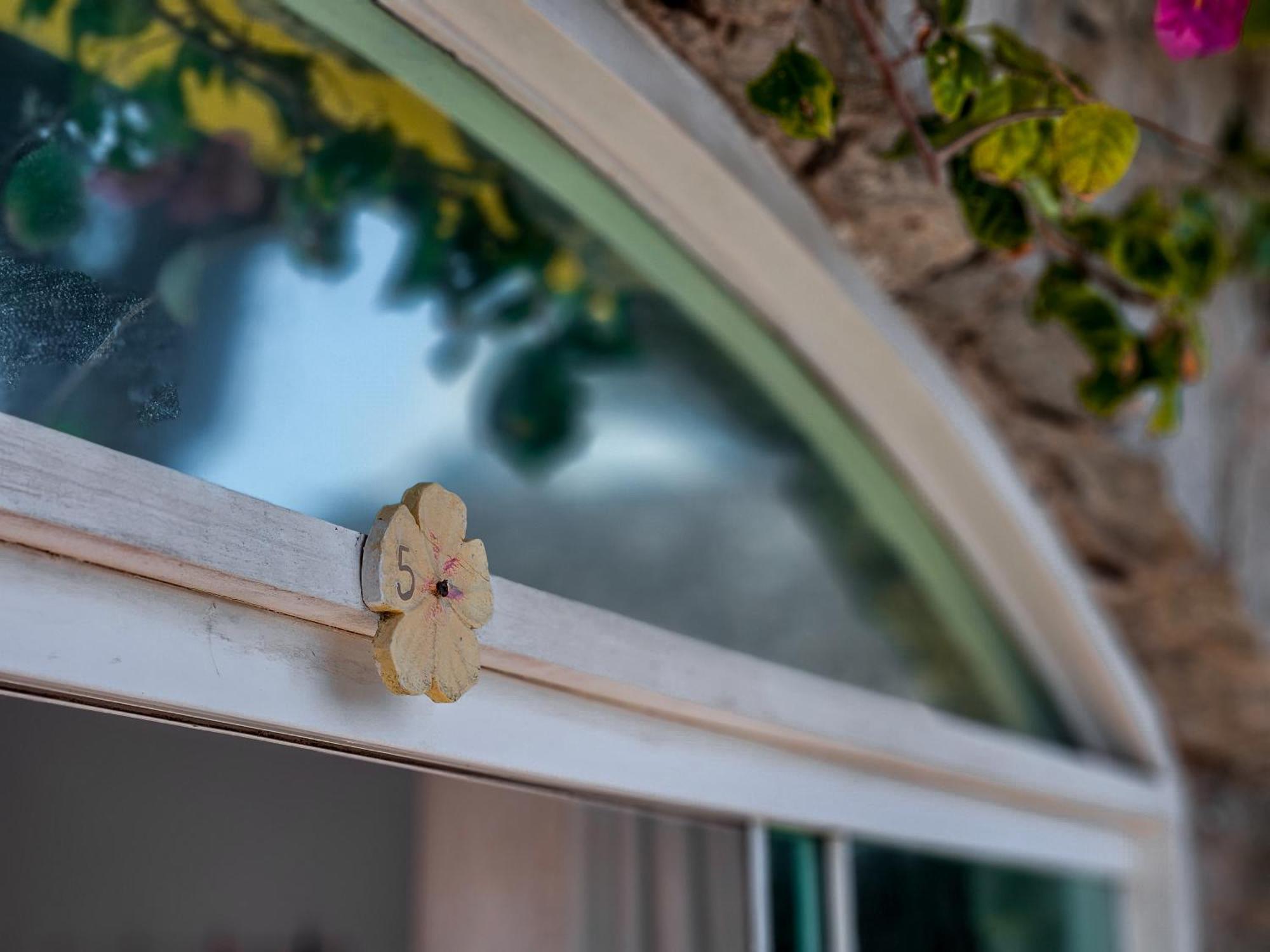 Bella Vista Ocean View Hotell Búzios Eksteriør bilde A window latch