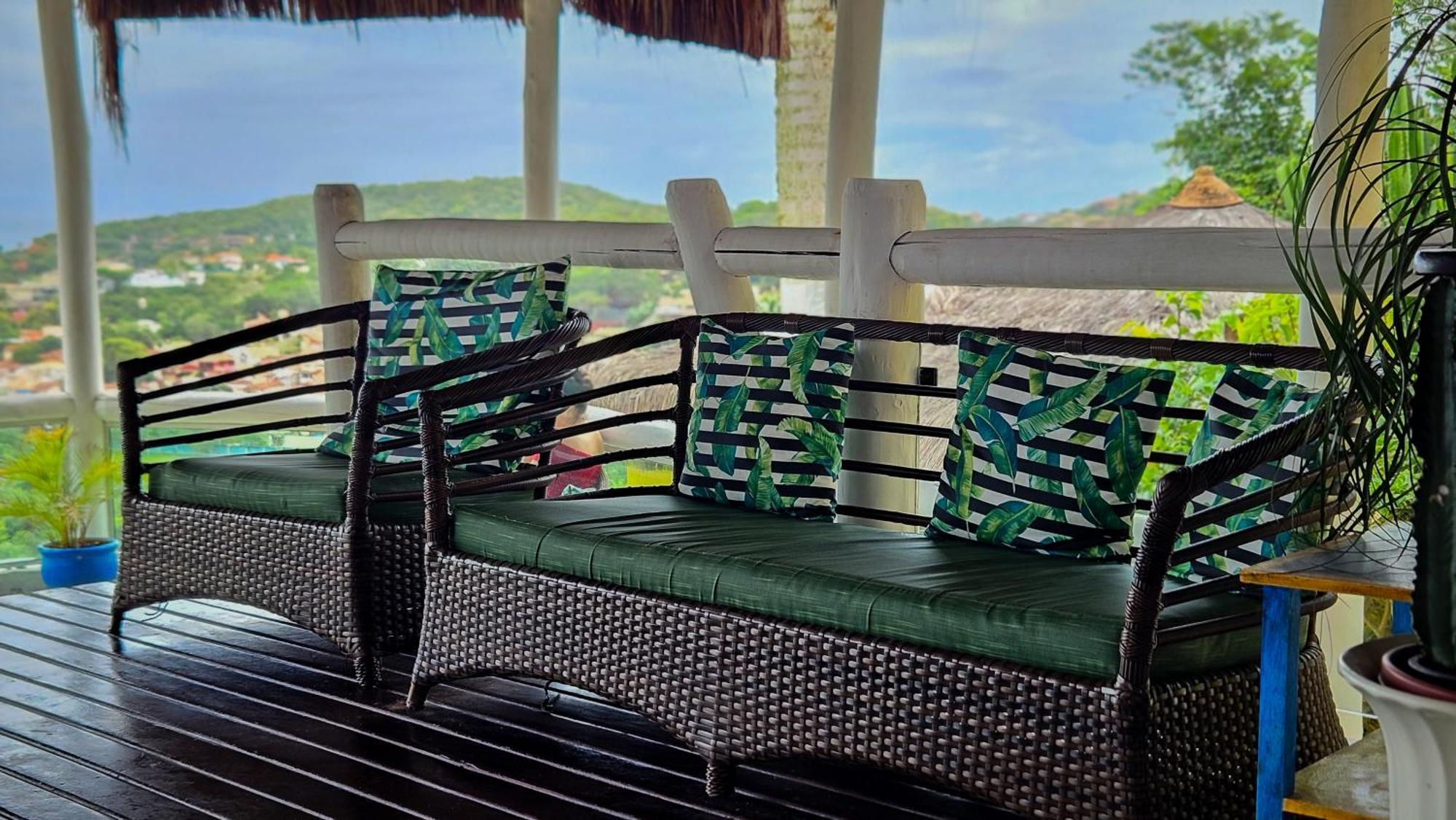 Bella Vista Ocean View Hotell Búzios Eksteriør bilde A rattan sofa
